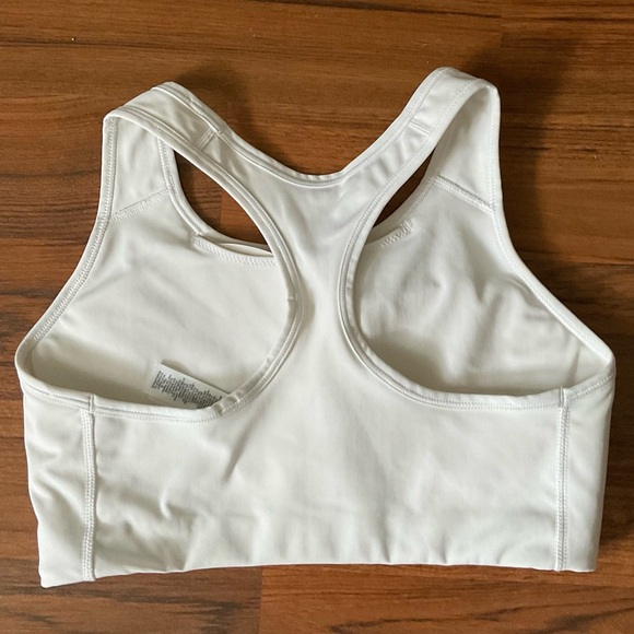 Nike Black and White Sports Bra with Moisture-Wicking Fabric - Picture 4 of 6
